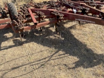 International 2-11 29 Tyne Scarifier