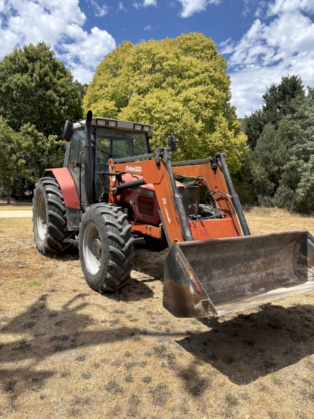 2001 Massey Ferguson 6290 Tractor with Challenge 3831 Loader