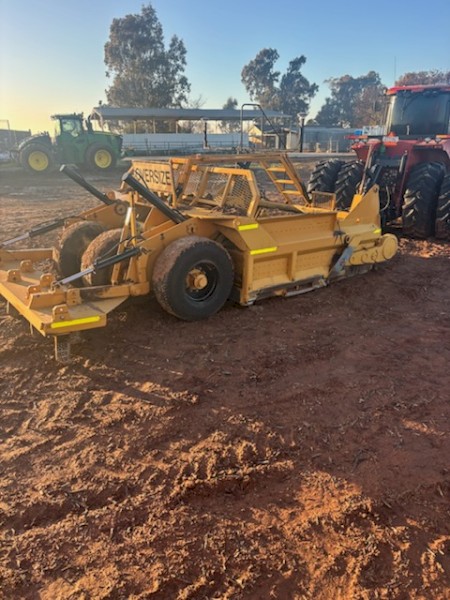 2001 JNR Laser Bucket 12ft and Super Single Wheels
