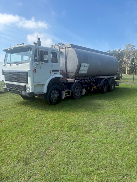 1990 International 2670 Aluminum Tanker