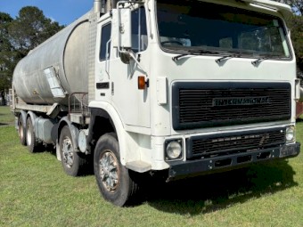 1990 International 2670 Aluminum Tanker