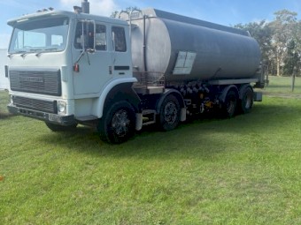 1990 International 2670 Aluminum Tanker