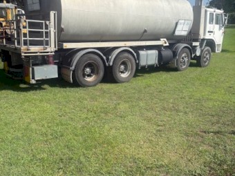 1990 International 2670 Aluminum Tanker