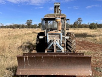 Ford 5000 Tractor with Hydraulic Front Blade