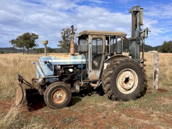 Ford 5000 Tractor with Hydraulic Front Blade
