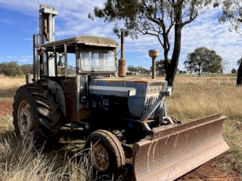 Ford 5000 Tractor with Hydraulic Front Blade