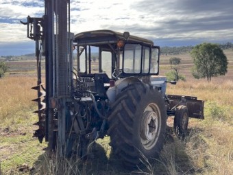 Ford 5000 Tractor with Hydraulic Front Blade
