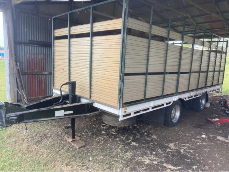 Strasburg Cattle Crate