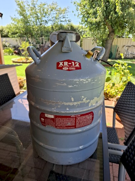  AI Liquid Nitrogen tank XR-12 serial no. 261-181-K1