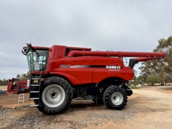 2017 Case IH 7240 Header & 2016 Case IH 40' 3152 Front with Bogie Bogie Trailer