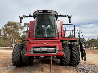 2017 Case IH 7240 Header & 2016 Case IH 40' 3152 Front with Bogie Bogie Trailer