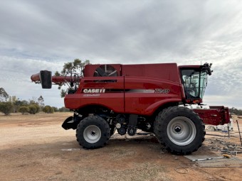 2017 Case IH 7240 Header & 2016 Case IH 40' 3152 Front with Bogie Bogie Trailer