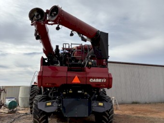2017 Case IH 7240 Header & 2016 Case IH 40' 3152 Front with Bogie Bogie Trailer