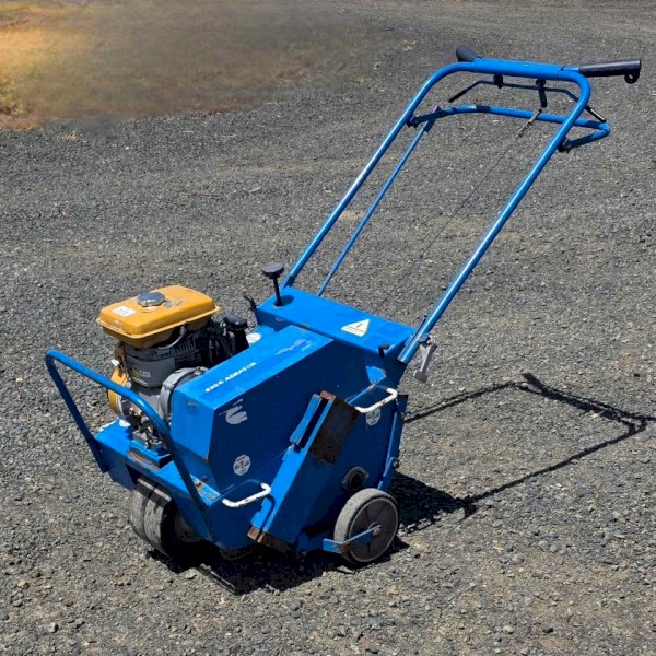 Crommlins Bluebird Lawn Aerator - 19" Lawn Corer