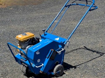 Crommlins Bluebird Lawn Aerator - 19" Lawn Corer