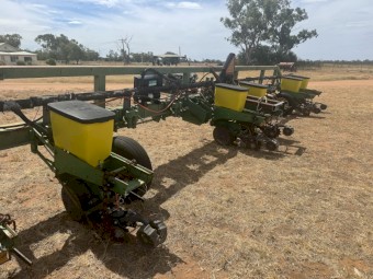 John Deere MaxEmerge 1700 Row Planter