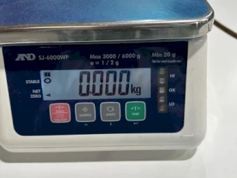Small bench scales 