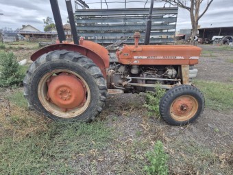 Massey Ferguson 135 Tractor