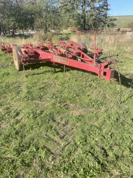 International 21 Tyne Scarifier