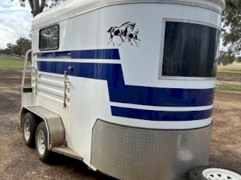 2016 Otto Tuza Horse Float