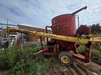 New Holland 352 Hammermill/Mixer