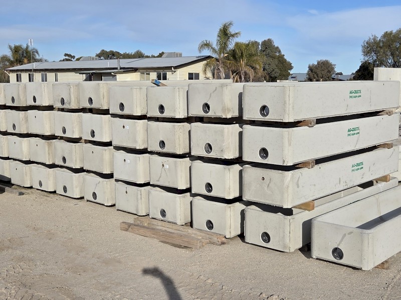 CLEARANCE! 3m / 485Lt Concrete Rectangle Troughs - minor damage