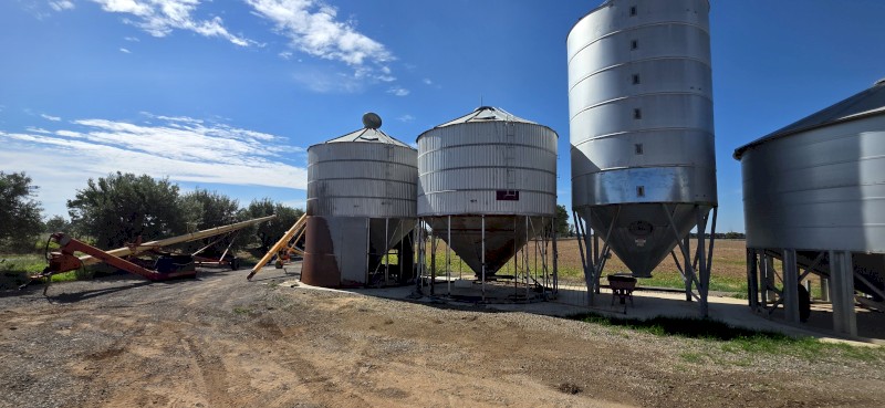 1 x Nelson 35T Silos