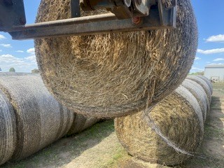 200 x Lucerne Hay 380kg 5x4 Round Bales