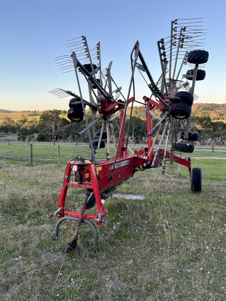 2018 Massey Ferguson RK 802 TRC -PRO Rotary Hay Rake