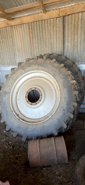 2 x 480/80R42 Tyres on Case IH Magnum Rims
