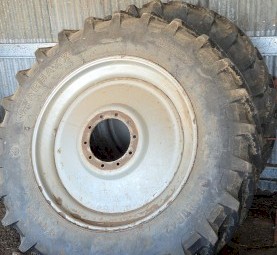 2 x 480/80R42 Tyres on Case IH Magnum Rims