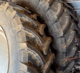 2 x 480/80R42 Tyres on Case IH Magnum Rims