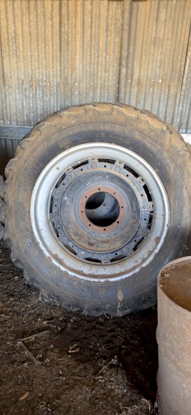 2 x 18.4-R42 tyres on Case IH Magnum Rims