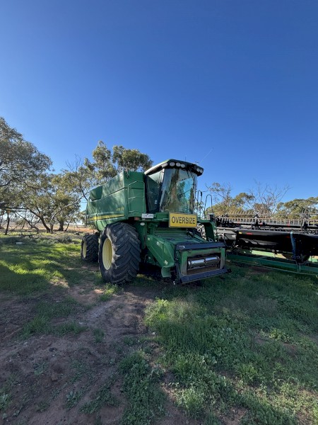 2011 John Deere 9770 Header Macdon D60 Front 