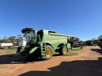2015 John Deere S690 Header Macdon Fd75