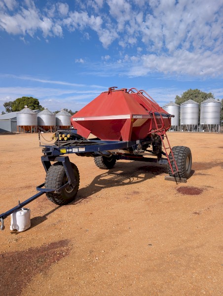 Morris 7130 Air Seeder