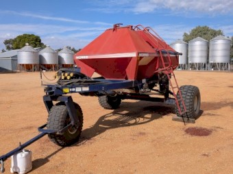 Morris 7130 Air Seeder