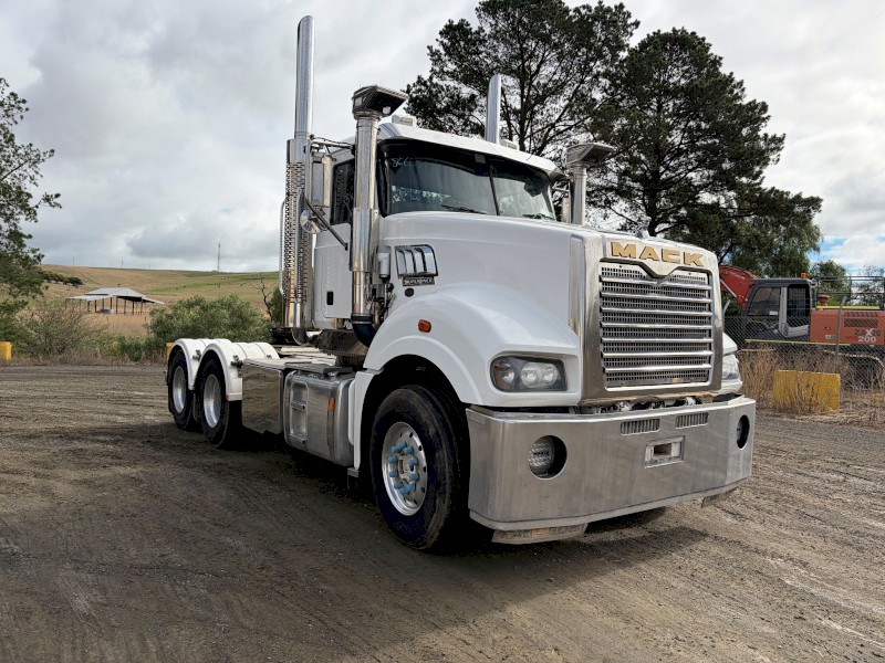 2018 Mack Superliner Day Cab