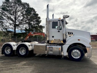 2018 Mack Superliner Day Cab