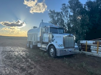 Western Star 4800FX Table Top Truck with 16,000L Water Tank