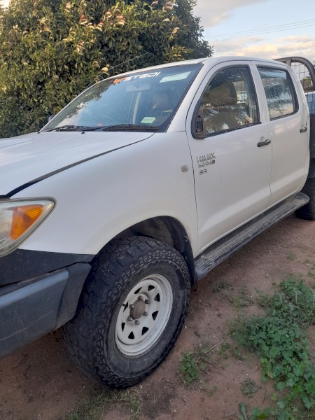 2005 Toyota Hilux Diesel Ute with Steel Tray