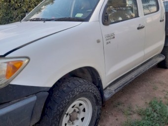 2005 Toyota Hilux Diesel Ute with Steel Tray