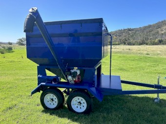 Mobile grain feeder