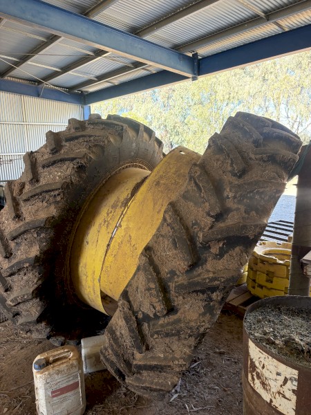 John Deere R4045/4060/616 SP Sprayer 480/80R50 Duals