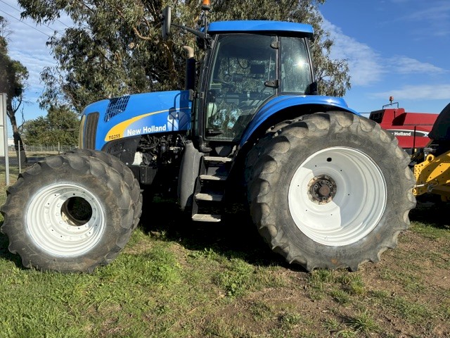 2006 New Holland TG255 Tractor on Duals