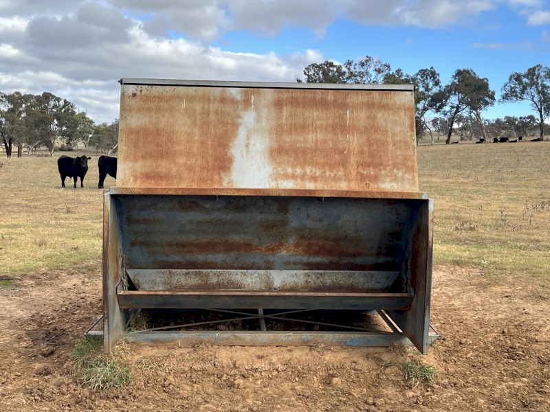 Parkes Industries Cattle Feeders x 6