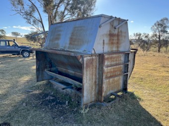 Parkes Industries Cattle Feeders x 6