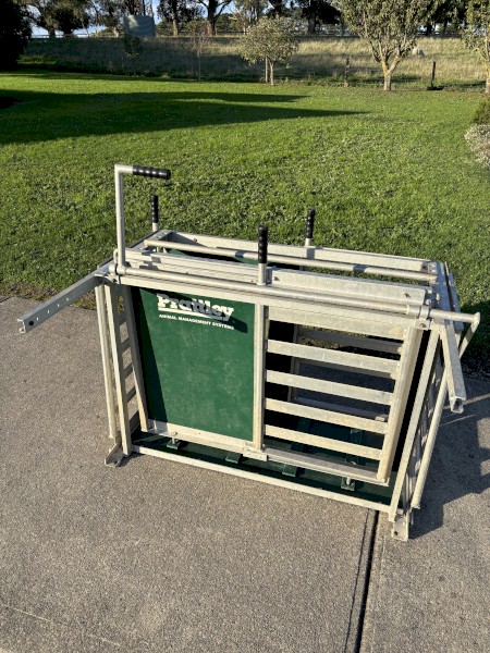 Prattley 3-Way manual Sheep drafting weigh crate