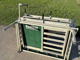 Prattley 3-Way manual Sheep drafting weigh crate