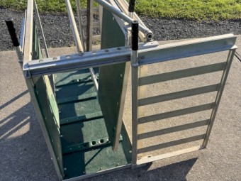 Prattley 3-Way manual Sheep drafting weigh crate